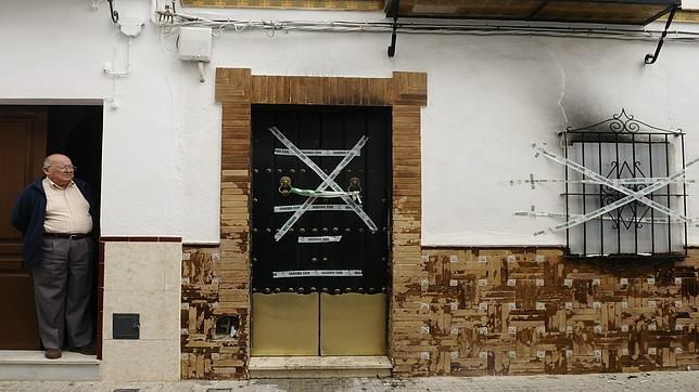 Cómo evitar un incendio doméstico: no abusar de alargaderas y separar bien las telas de los braseros