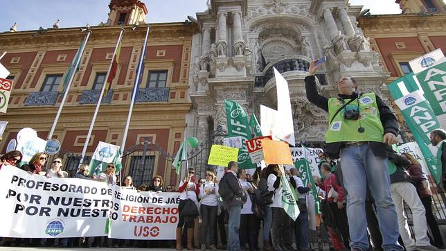 Los profesores de Religión  se manifiestan en Sevilla contra la reducción de la asignatura