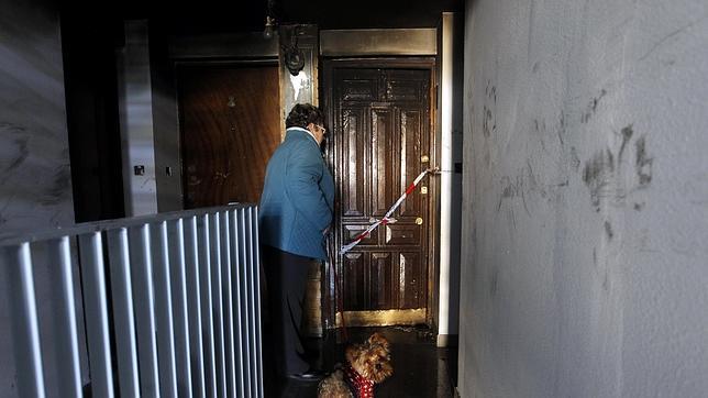 Evoluciona favorablemente el anciano herido en un fuego en la calle Loja