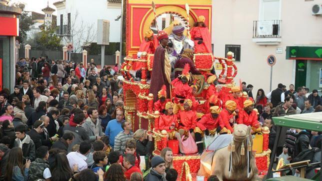 Gines se prepara para recibir la Cabalgata de Reyes Magos y el Heraldo Real