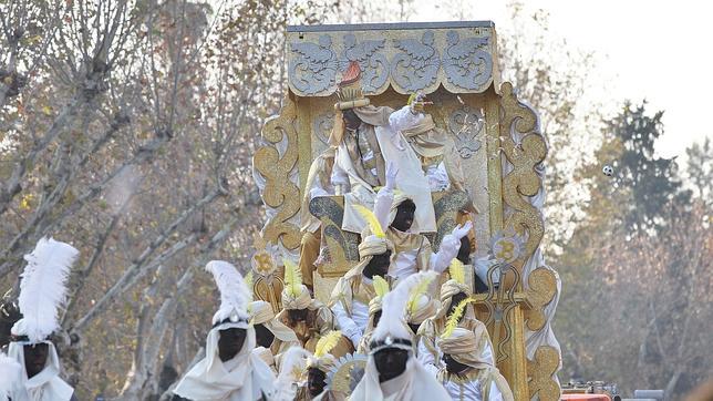 La Cabalgata de Reyes de Sevilla inunda de ilusión las calles de la ciudad