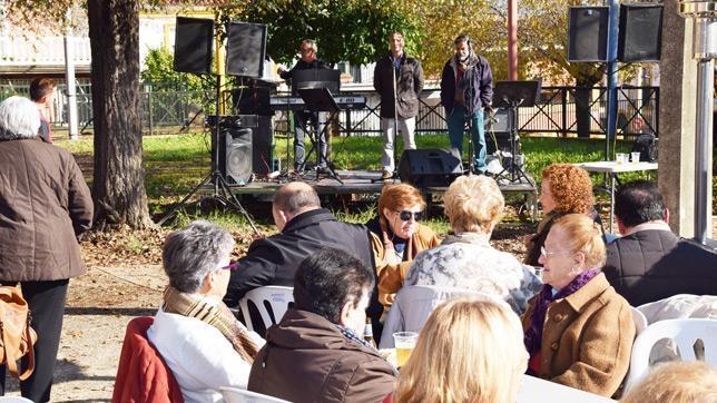 El centro de educación de adultos Almazara estrena sede