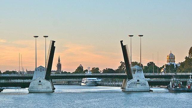 El puente de las Delicias se abrirá esta noche