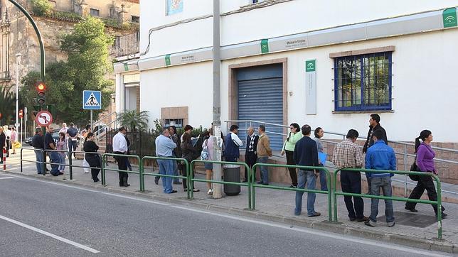 Las recetas de los expertos: menos trabas e impuestos y reducir los costes laborales