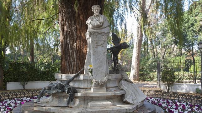 Qué monumentos a personalidades no te puedes perder si visitas Sevilla