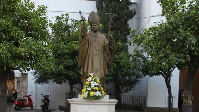 Monumento a Juan Pablo II, en la Plaza Virgen de los Reyes