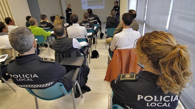 Dos policías locales niegan la presunta filtración de exámenes en las oposiciones