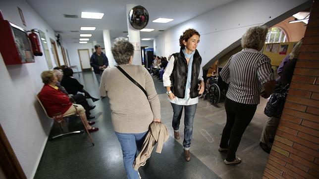 El colapso de los centros de salud de Sevilla dirige a los usuarios a las urgencias hospitalarias
