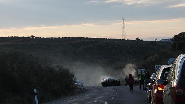 Dos muertos y un menor herido en un accidente en Castilblanco de los Arroyos