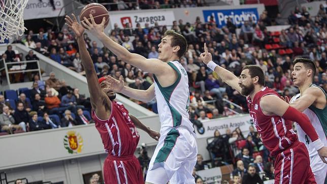 El Baloncesto Sevilla vence con agonía al CAI Zaragoza después de dos prórrogas (97-99)