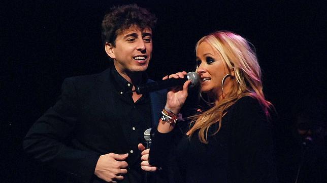 Juanlu Montoya encandila al público en el teatro de Utrera