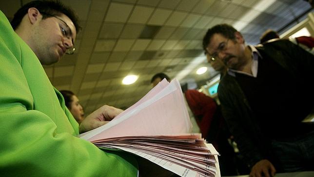 La Junta de Andalucía liberaliza la comercialización de las hojas de quejas y reclamaciones