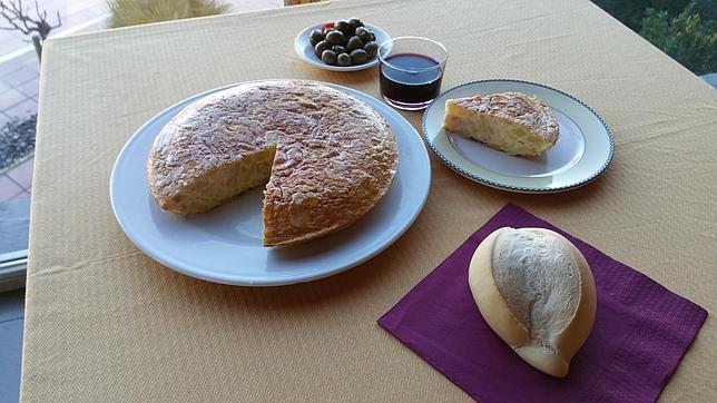 Tortilla de patatas que se ofrece en El Cruce