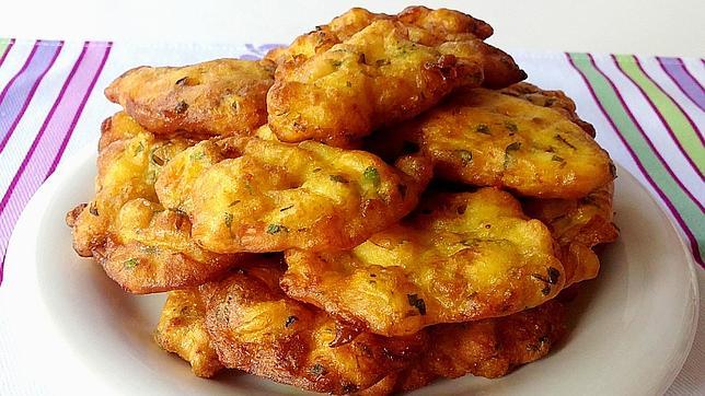 Plato de tortillitas de bacalao