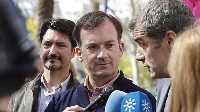 UPyD critica que Díaz «haga campaña con los medios de la administración y con el coche oficial»