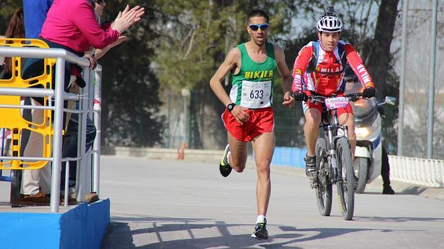 Mounir e Hidalgo ganan la II Media Maratón de Lucena