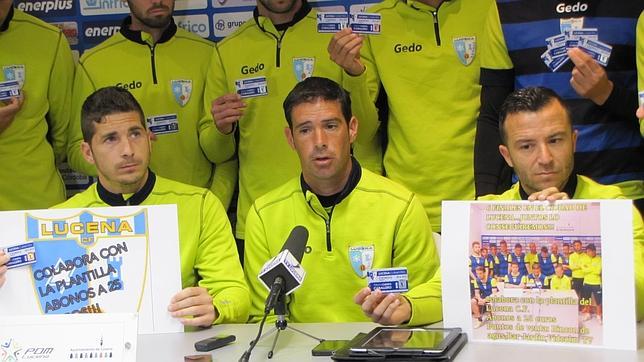 La plantilla del Lucena vende abonos a 25 euros para obtener ingresos