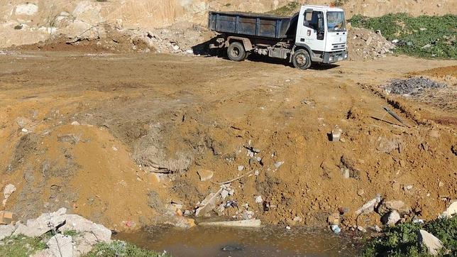 Denuncian vertidos del Ayuntamiento de Gerena en una laguna con especies protegidas