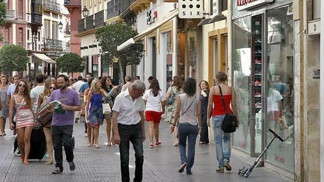 El libre horario comercial llega al centro histórico de Sevilla