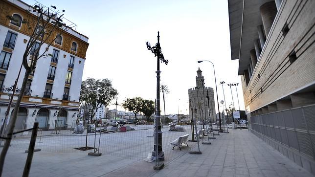 Vuelven el tráfico peatonal y rodado a la calle Almirante Lobo tras siete meses de obras