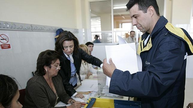 Los votos por correo de emigrantes de Córdoba son enviados por error a Cádiz