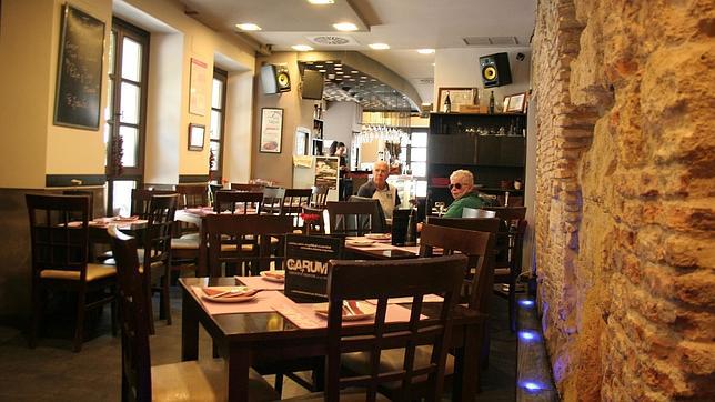 La muralla de Córdoba se integra en el bistronomic bar de tapas Garum 2.1