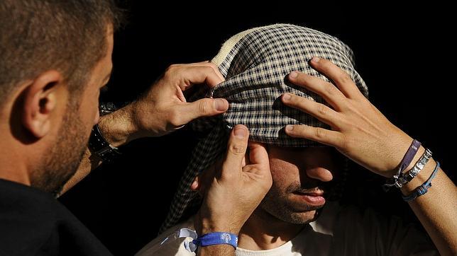 El calor, enemigo de los costaleros