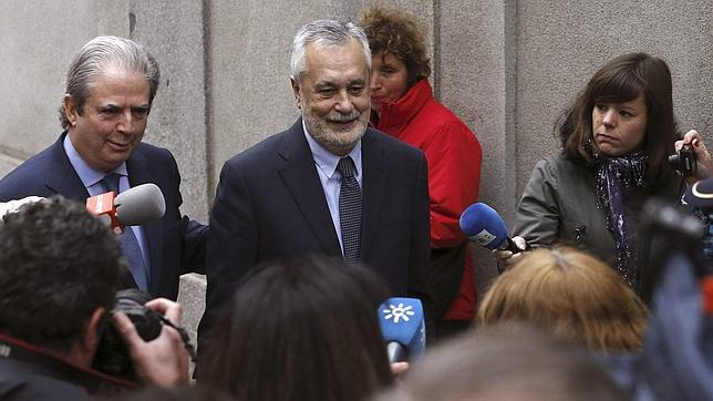 Griñan niega haber conocido informes de Intervención de la Junta y se desvincula de la gestión del gasto