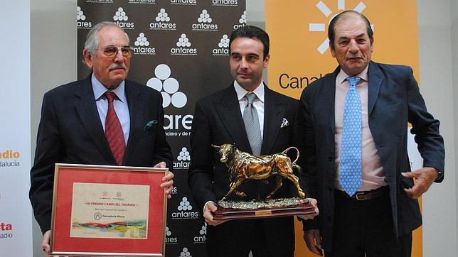 Enrique Ponce recoge el III Premio «Carrusel Taurino»