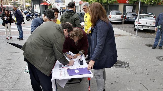 En el Registro Civil de Sevilla no hay papel para expedir documentos