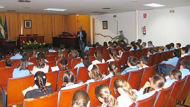 Estudiantes de Primaria, el futuro del pleno de Mairena