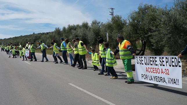 Unas mil personas reivindican que Baeza sea conectada a la A-32