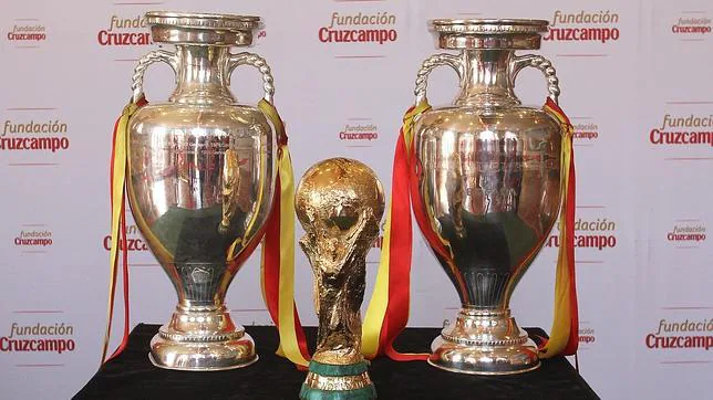 Las tres copas de la selección española de fútbol pasarán por Dos Hermanas