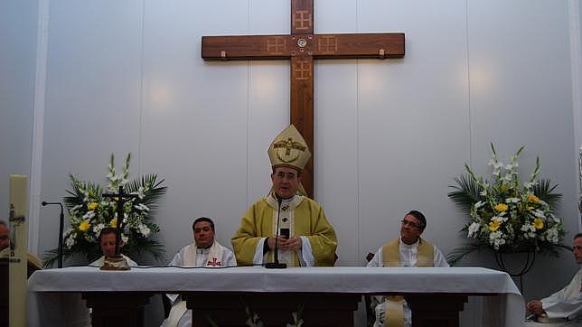 Monseñor Asenjo visita la parroquia de San Juan Pablo II