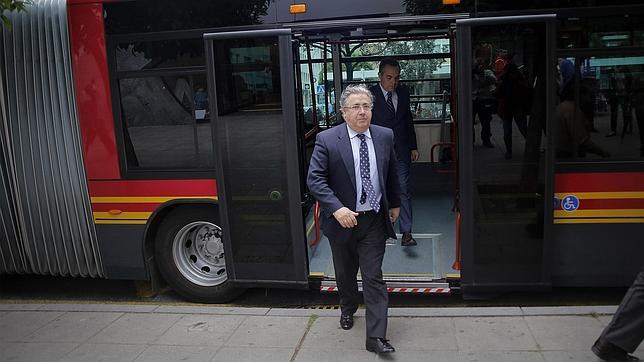 Los nuevos autobuses de Tussam son más grandes, más accesibles y con cargador de móvil