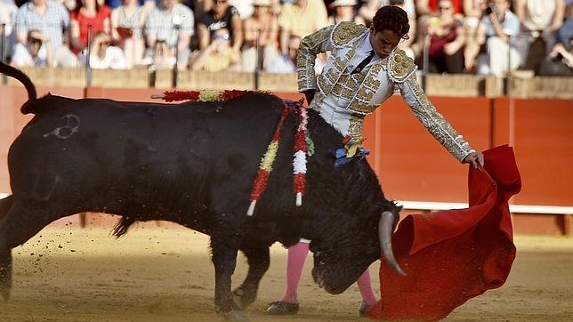 Posada de Maravillas corta una oreja en una accidentada novillada en Sevilla