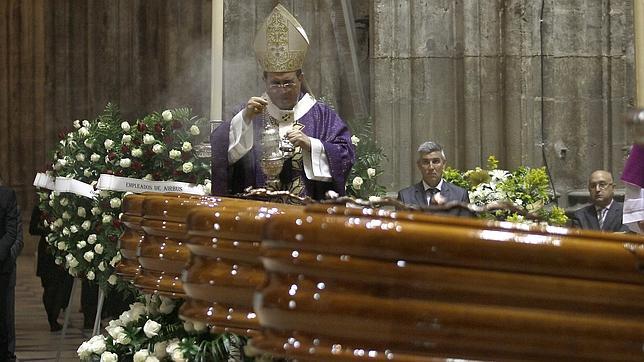 El arzobispo oficia el funeral en Sevilla por las víctimas del A400M