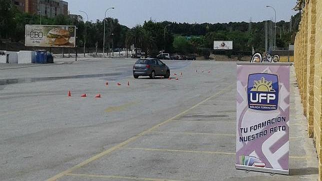 Policías aprenden técnicas de conducción evasiva