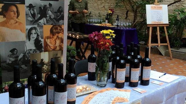 Una botella de vino que ayuda a las mujeres maltratadas