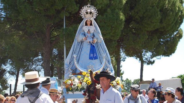 Montequinto arropa a su Virgen de los Ángeles en romería