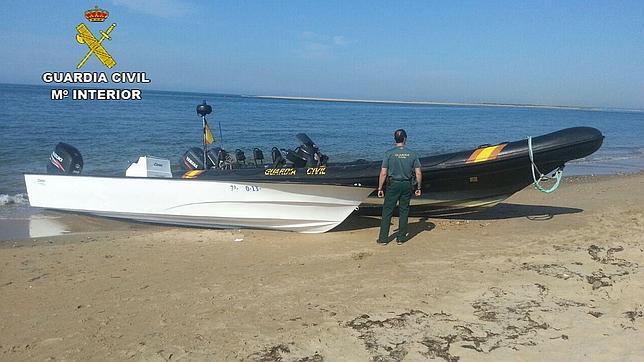Intervenidas tres toneladas de hachís en la costa de Huelva