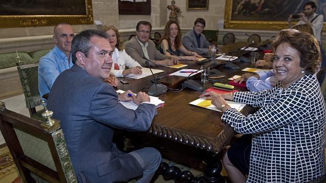 Espadas conforma su gobierno con siete carteras para Carmen Castreño