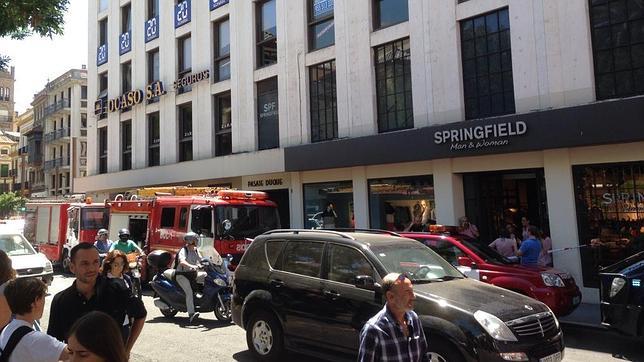 Incendio en el edificio de Zara de la Plaza del Duque