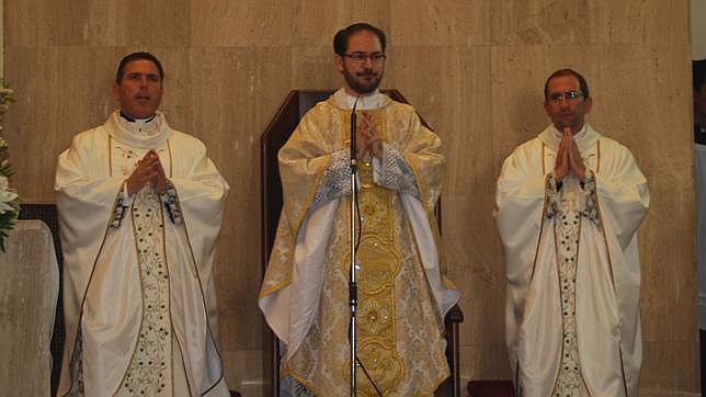 Multitudinaria misa en Dos Hermanas para celebrar el ordenamiento de Alberto Jaime Manzano