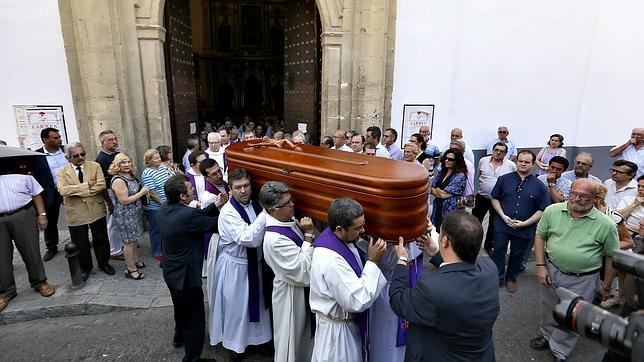 Multitudinario adiós al vicario parroquial de San Isidoro