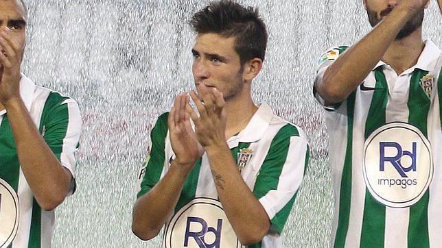 Sebas Moyano saluda al público de El Arcángel