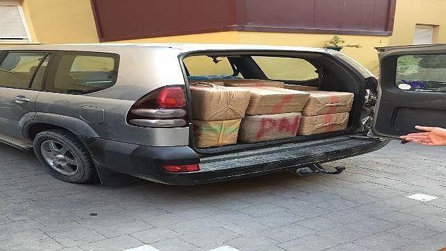 Narcos huyen dejando abandonados dos todoterreno cargados con 1.410 kilos de droga