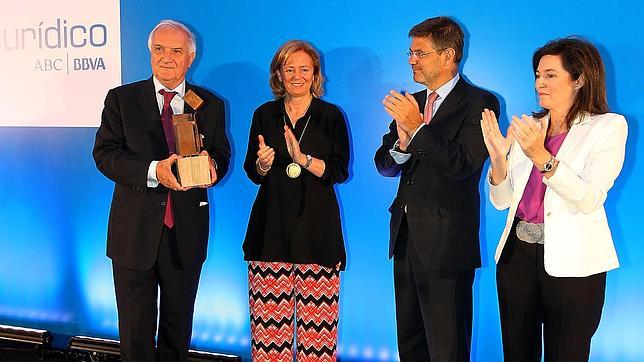 Miguel Rodríguez-Piñero recibió el VII Premio Jurídico ABC-BBVA