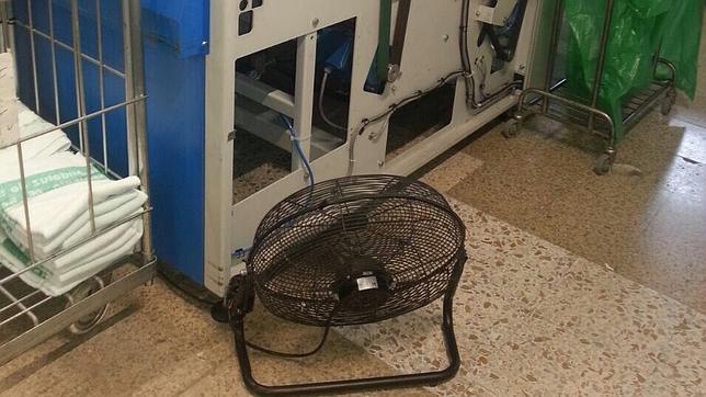 Ponen ventiladores a la plegadora de toallas del Virgen del Rocío por el calor