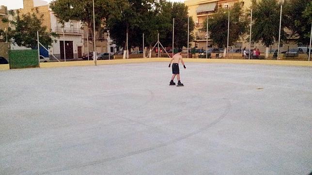 El alcalde accidental de Utrera asegura que el proyecto de la pista deportiva de San Joaquín no incluía césped artificial